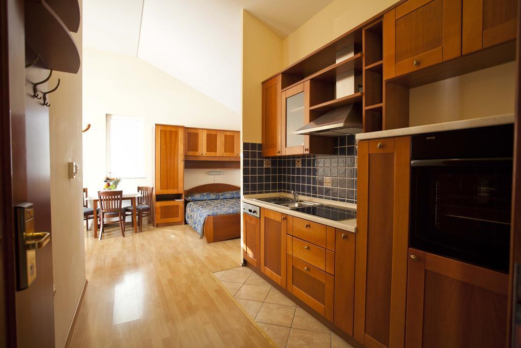 Studio Apartmani Bijeli Delfin Weißenburg Exterior foto