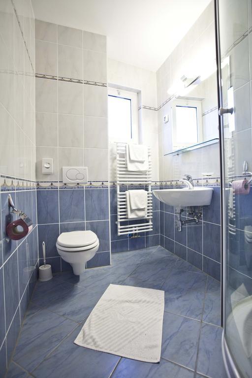 Studio Apartmani Bijeli Delfin Weißenburg Zimmer foto