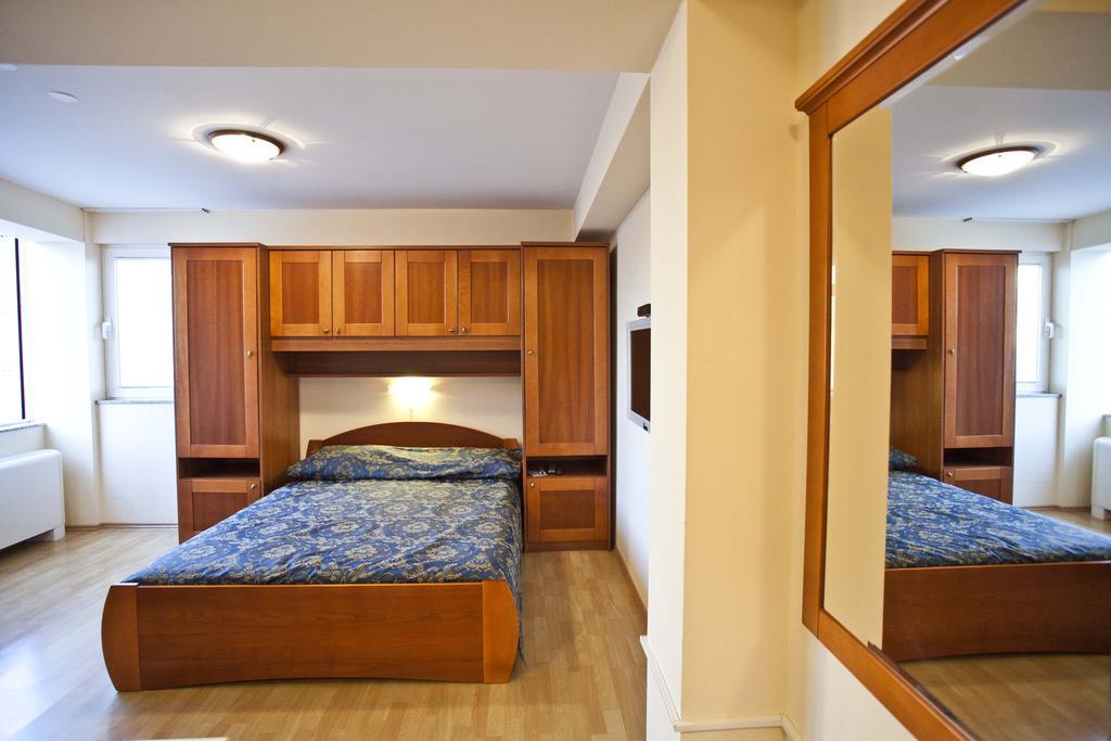 Studio Apartmani Bijeli Delfin Weißenburg Zimmer foto
