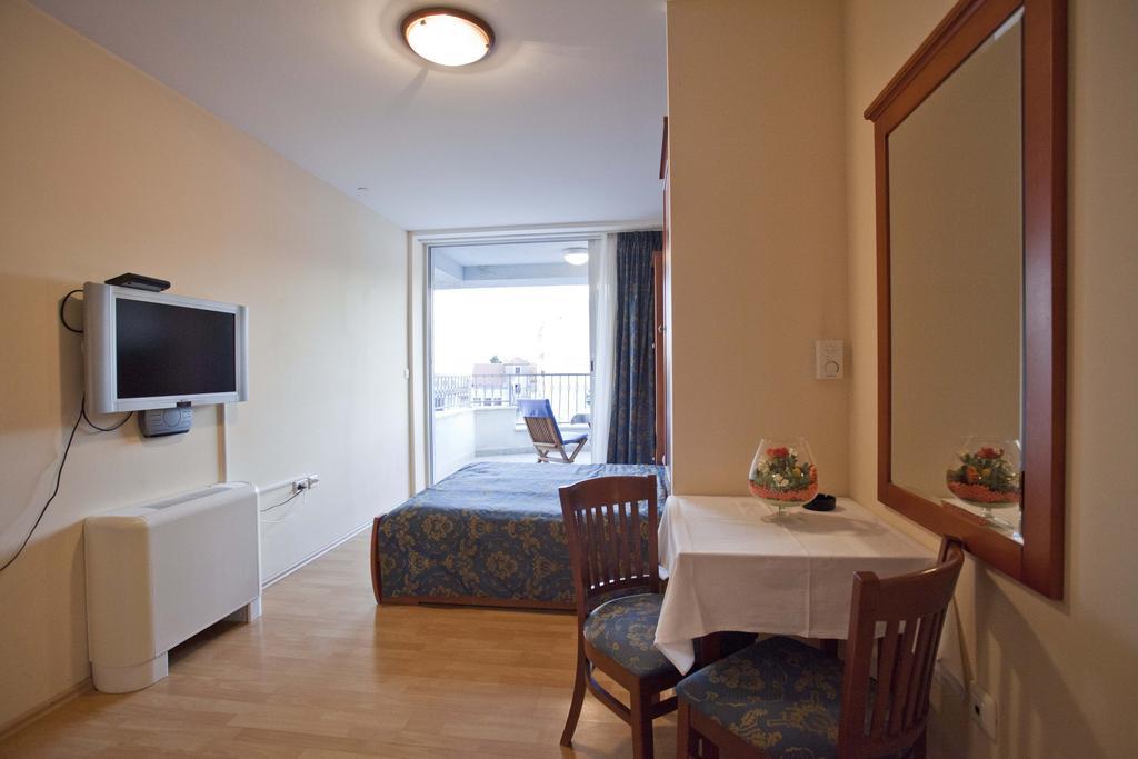 Studio Apartmani Bijeli Delfin Weißenburg Zimmer foto
