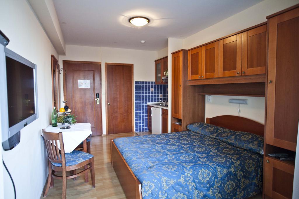 Studio Apartmani Bijeli Delfin Weißenburg Zimmer foto