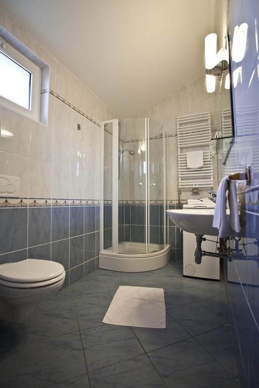 Studio Apartmani Bijeli Delfin Weißenburg Zimmer foto