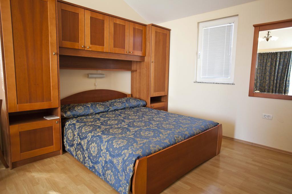 Studio Apartmani Bijeli Delfin Weißenburg Exterior foto