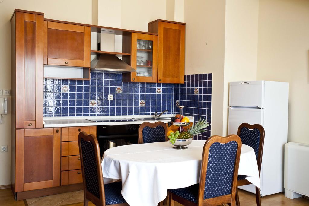 Studio Apartmani Bijeli Delfin Weißenburg Zimmer foto