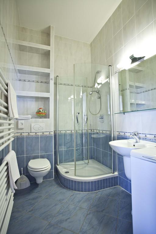 Studio Apartmani Bijeli Delfin Weißenburg Zimmer foto